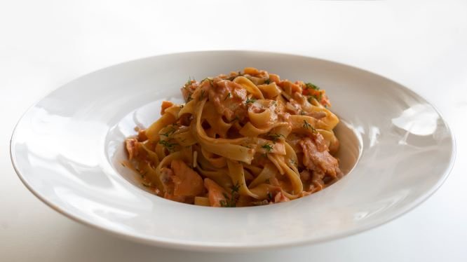 38. Tagliatelle με σολομό
